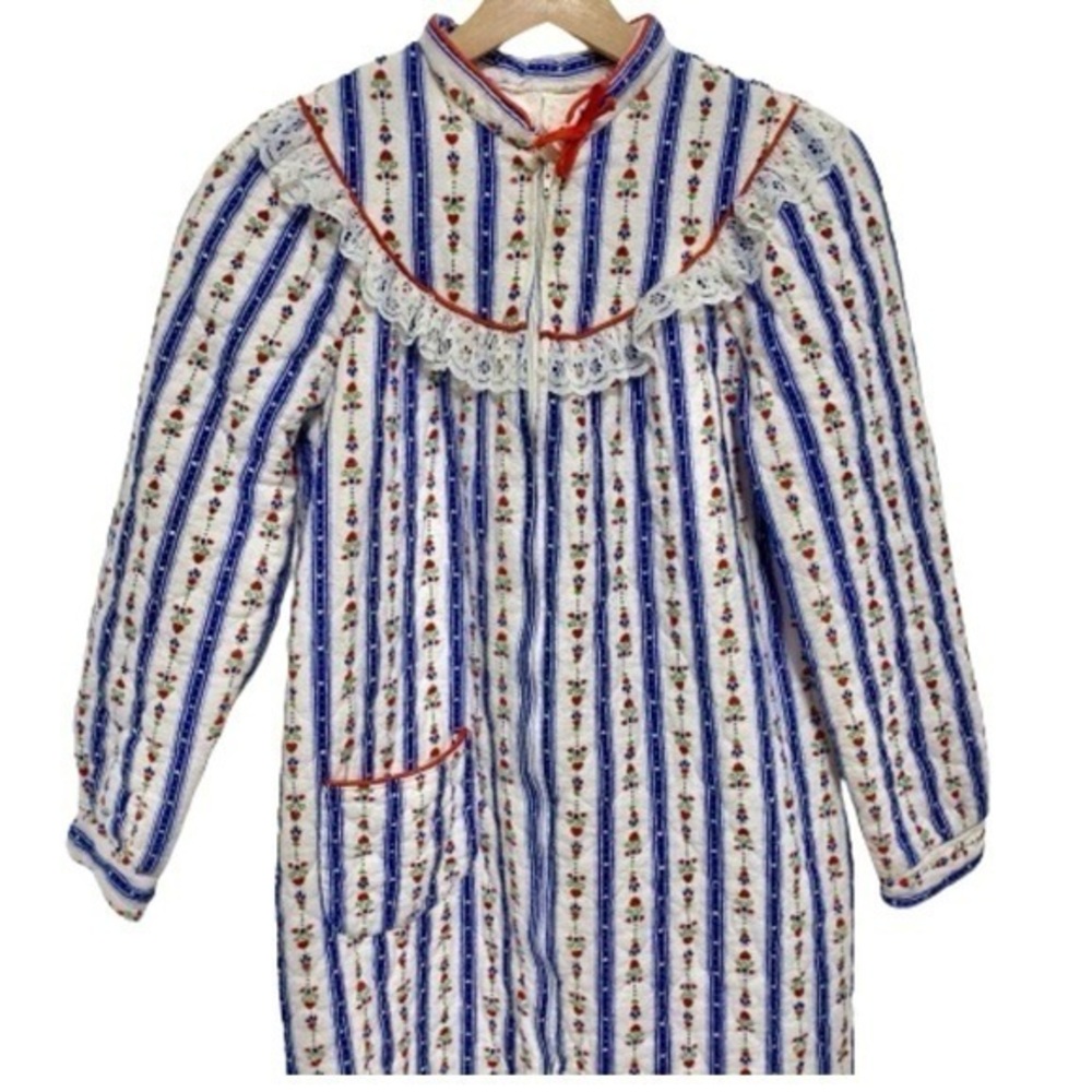 Vintage Grandma house coat zip up red white blue